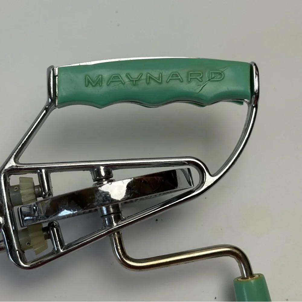 Vintage Maynard 1950s Handheld Egg Beater with Seafoam Green Handle MCM